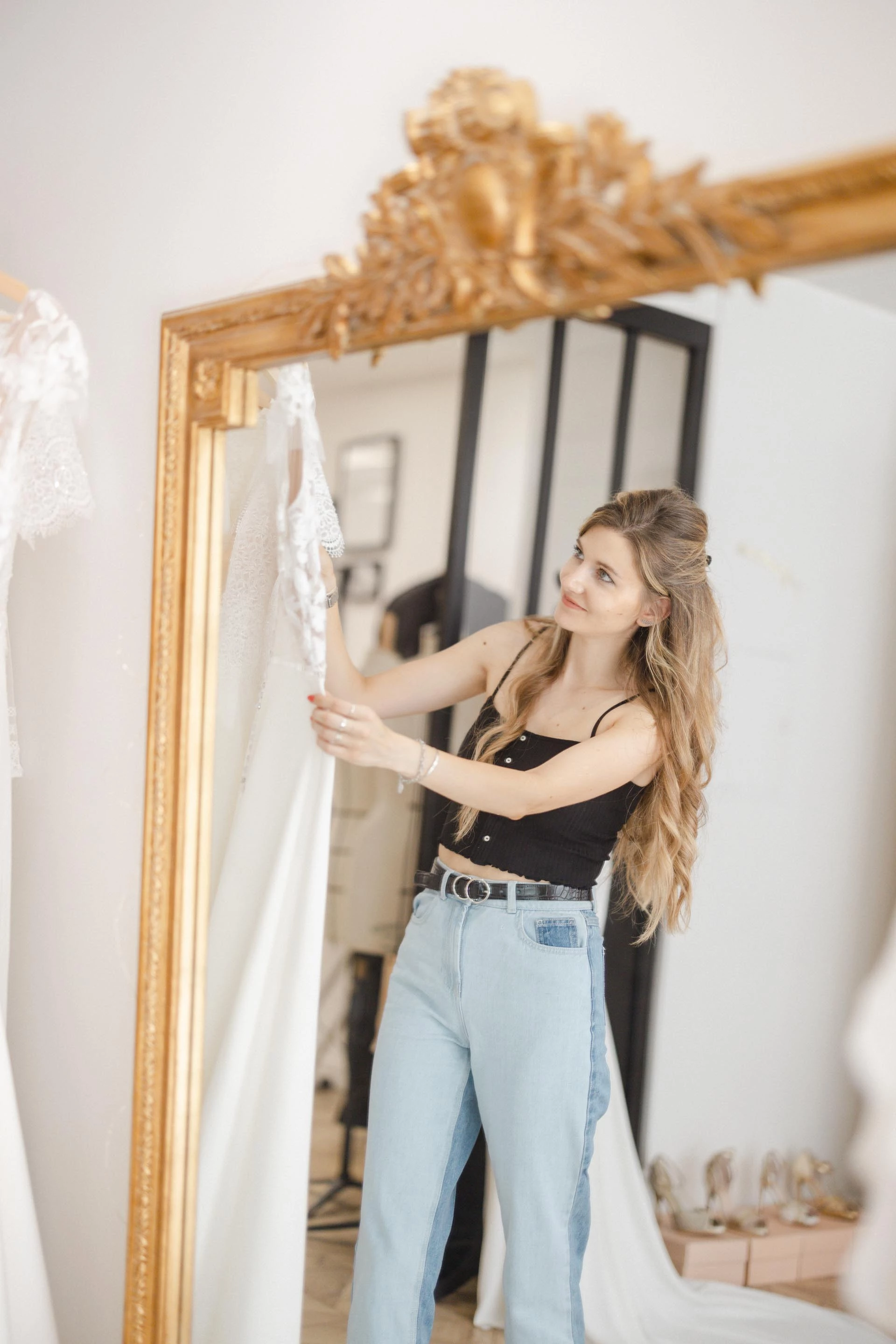 cheveux longs stylisme marron gris jean